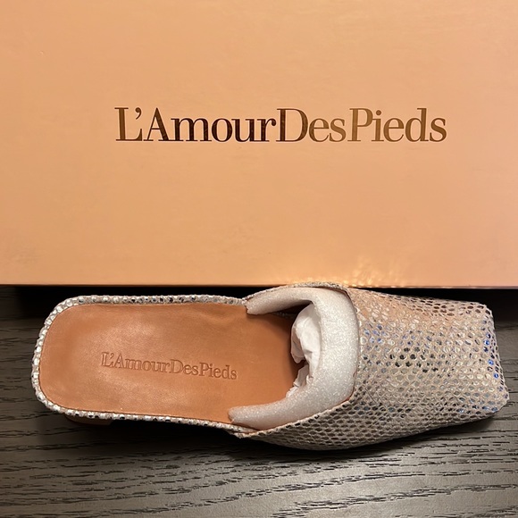 L’Amour Des Pieds Gold/Silver Snake Print: REASONABLE OFFERS ACCEPTED - Picture 3 of 6